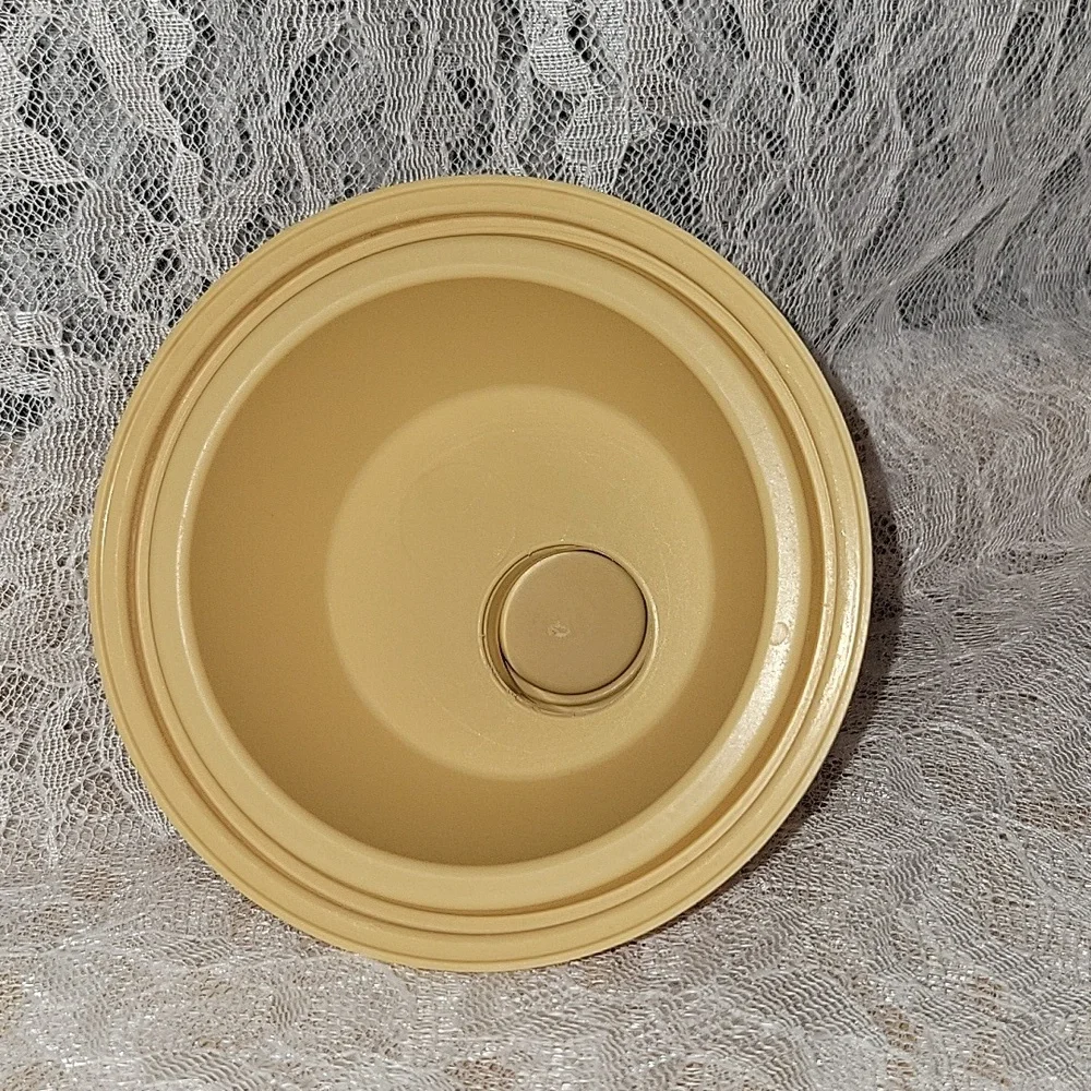 Tupperware: Quick Shake Cup With Lid